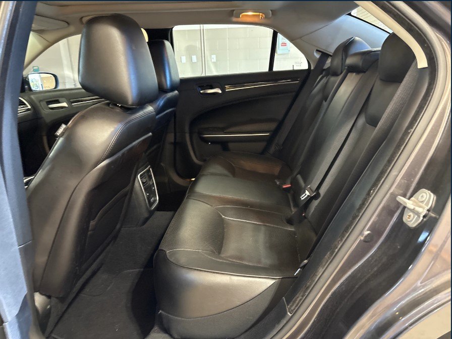 Photo 6 of this CHRYSLER 300