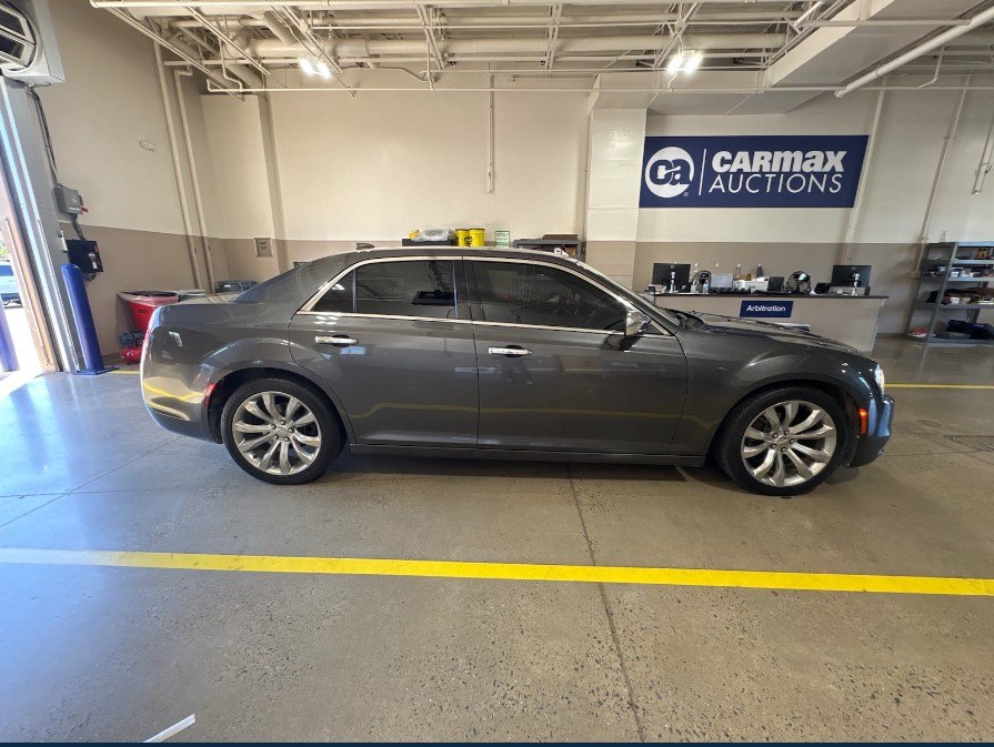 Photo 3 of this CHRYSLER 300