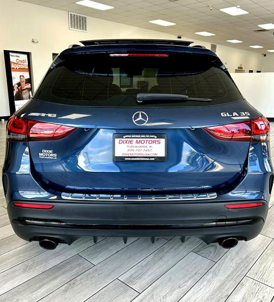 Photo 8 of this MERCEDES-BENZ GLA