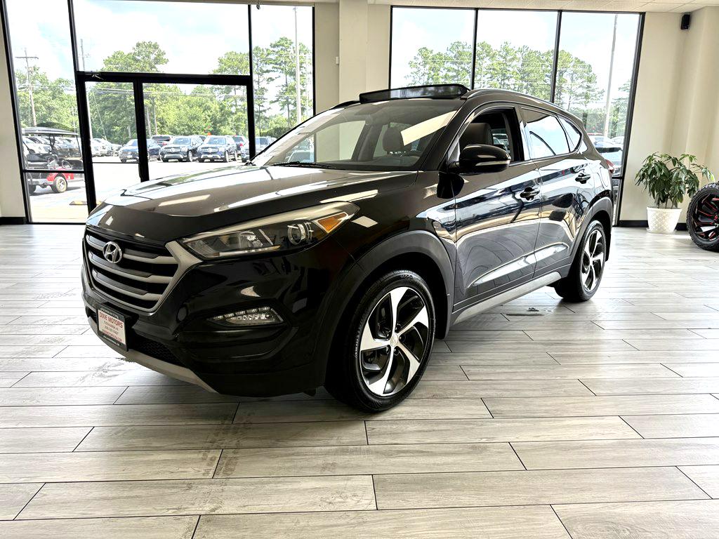 Photo 3 of this HYUNDAI TUCSON