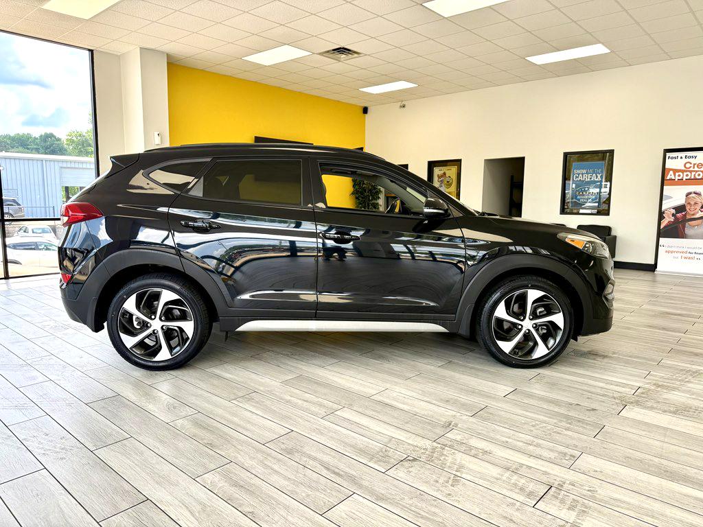 Photo 5 of this HYUNDAI TUCSON