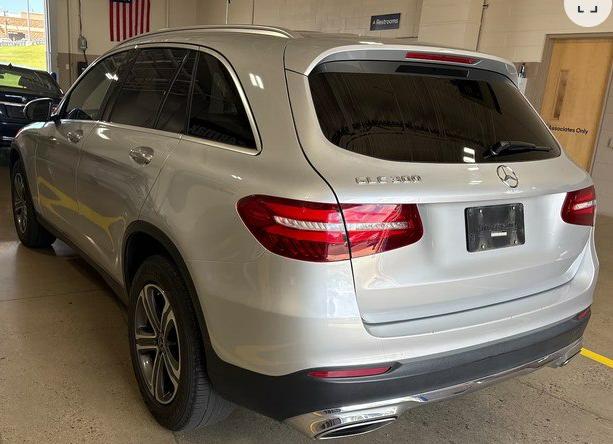 Photo 2 of this MERCEDES-BENZ GLC