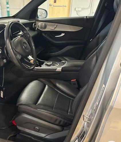 Photo 3 of this MERCEDES-BENZ GLC