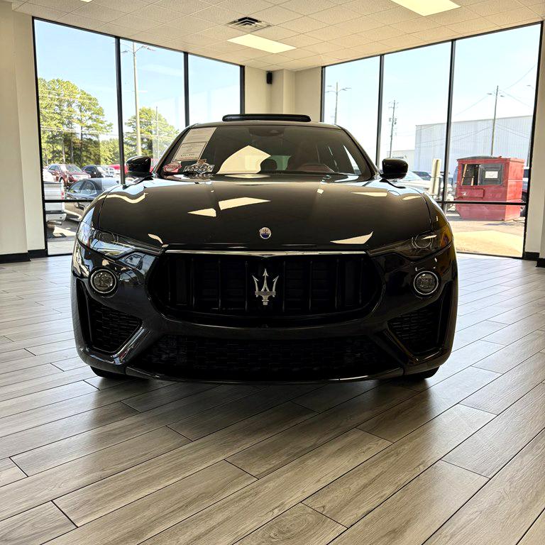 Photo 2 of this MASERATI LEVANTE