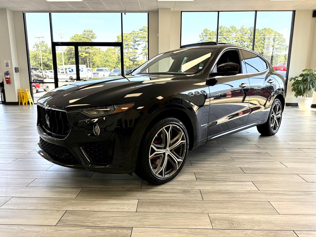 Photo 3 of this MASERATI LEVANTE