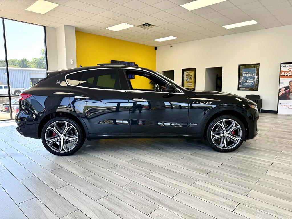 Photo 4 of this MASERATI LEVANTE
