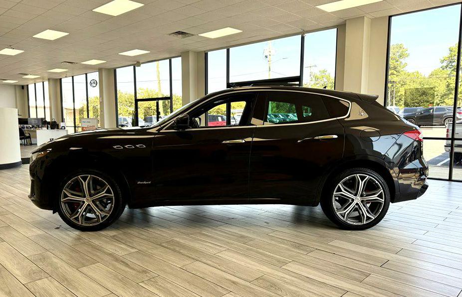 Photo 5 of this MASERATI LEVANTE