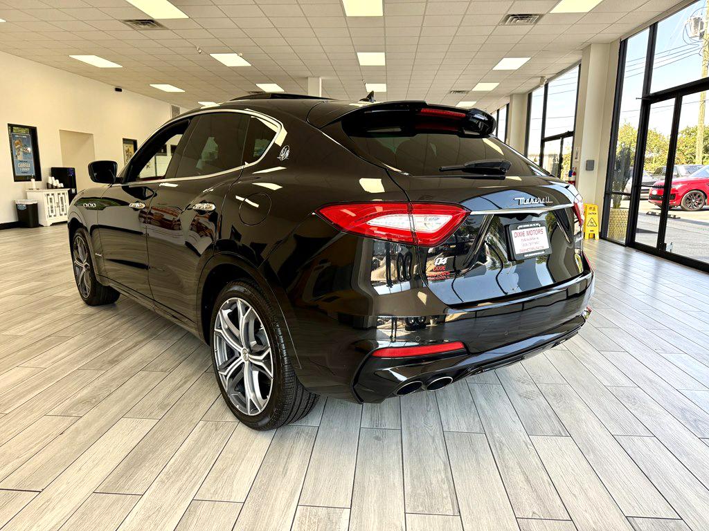 Photo 7 of this MASERATI LEVANTE