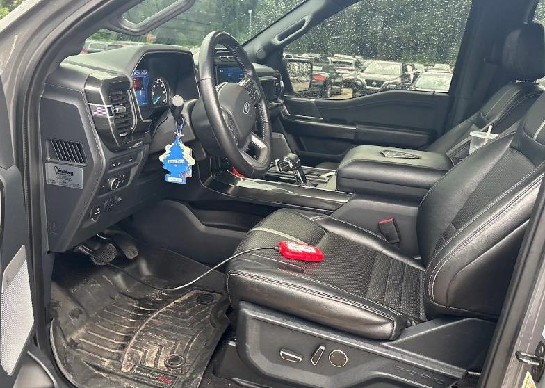 Photo 4 of this FORD F150