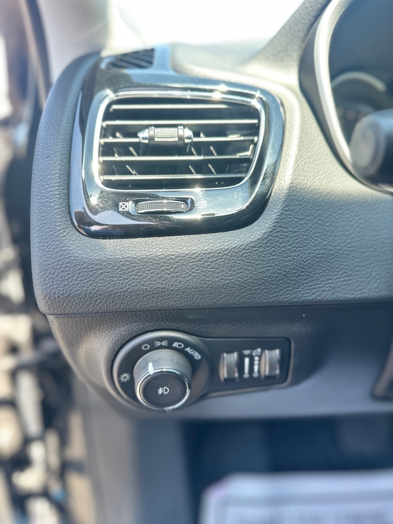 Photo 17 of this JEEP COMPASS