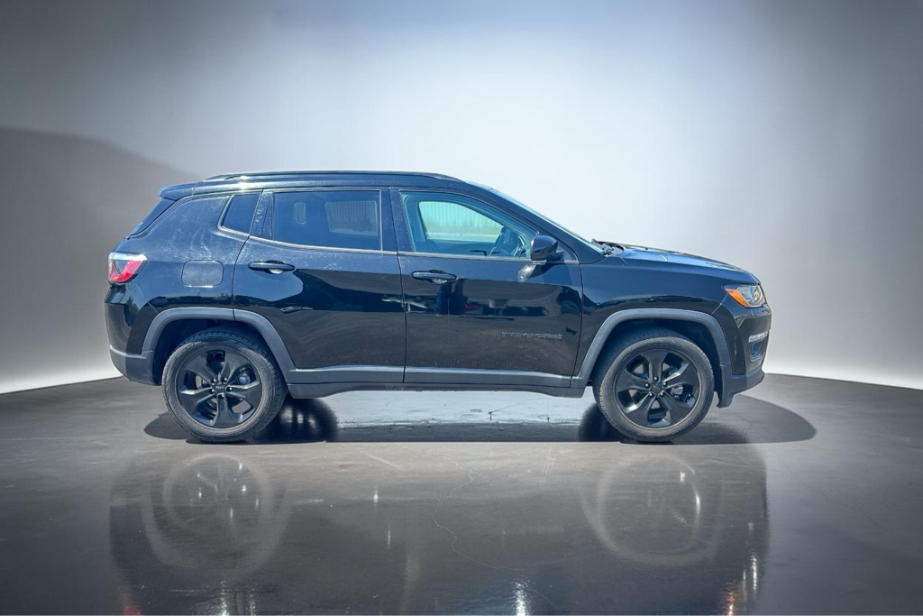Photo 11 of this JEEP COMPASS