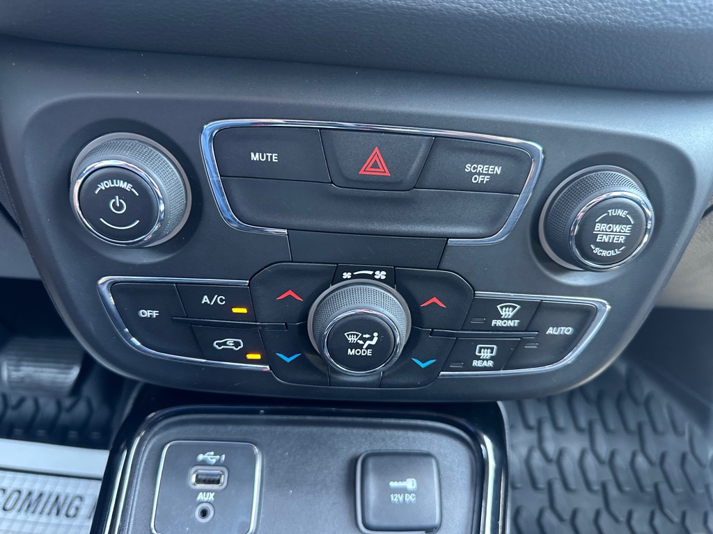 Photo 23 of this JEEP COMPASS