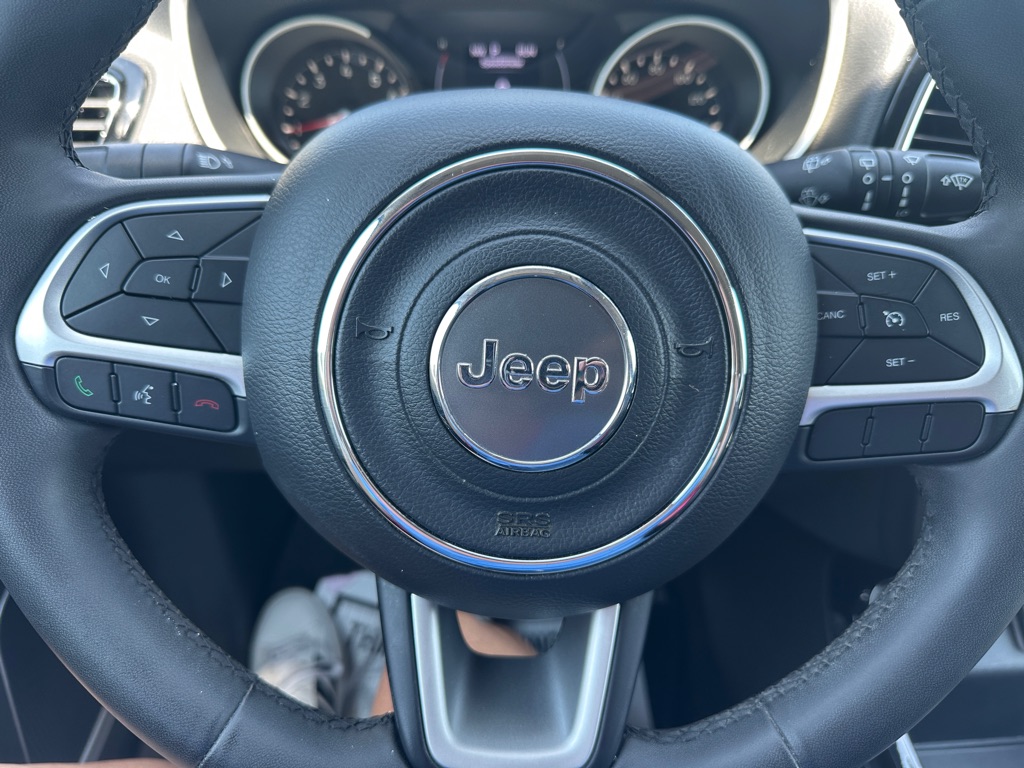 Photo 21 of this JEEP COMPASS