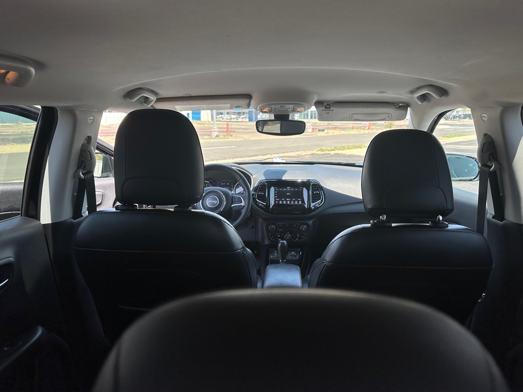 Photo 33 of this JEEP COMPASS
