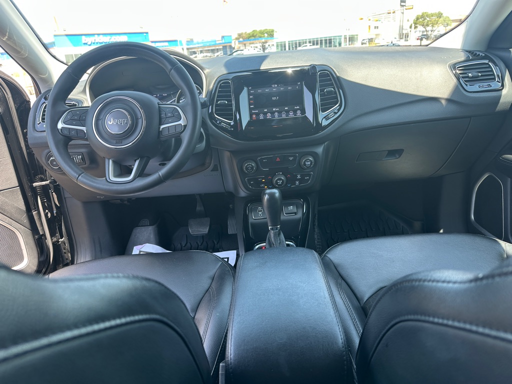 Photo 31 of this JEEP COMPASS