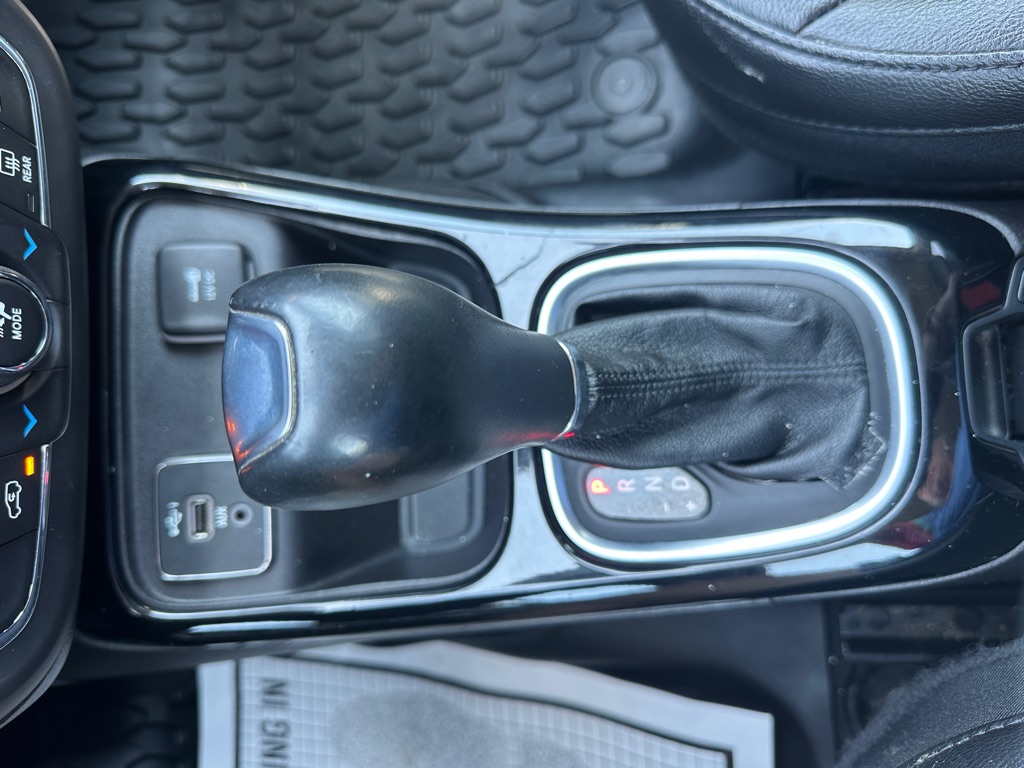 Photo 25 of this JEEP COMPASS