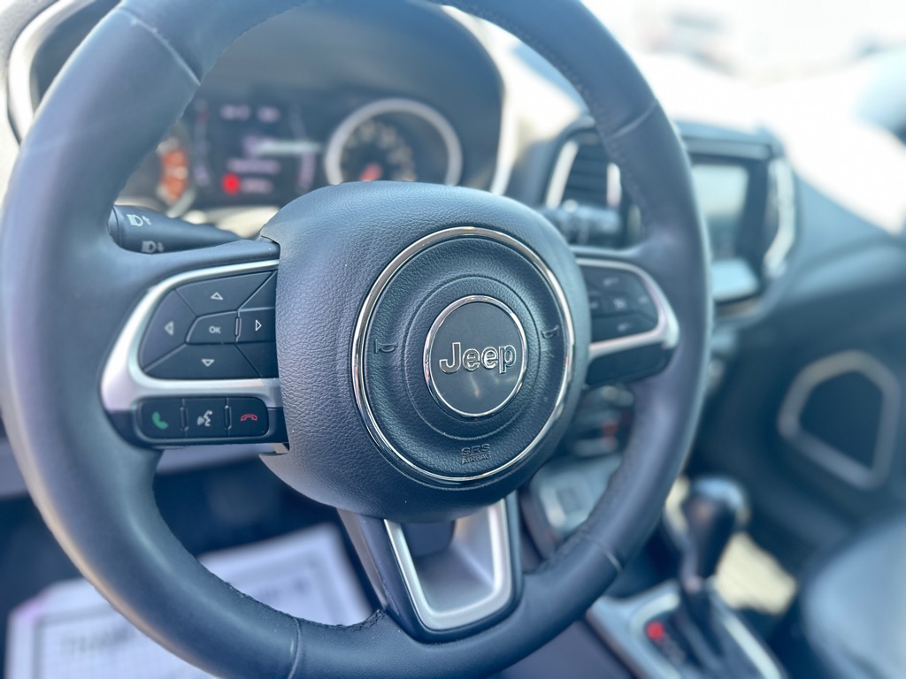 Photo 18 of this JEEP COMPASS