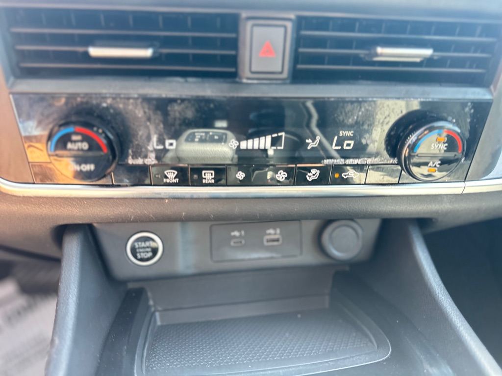 Photo 22 of this NISSAN ROGUE