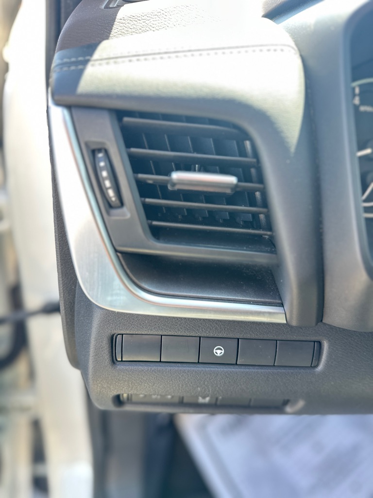 Photo 16 of this NISSAN ROGUE