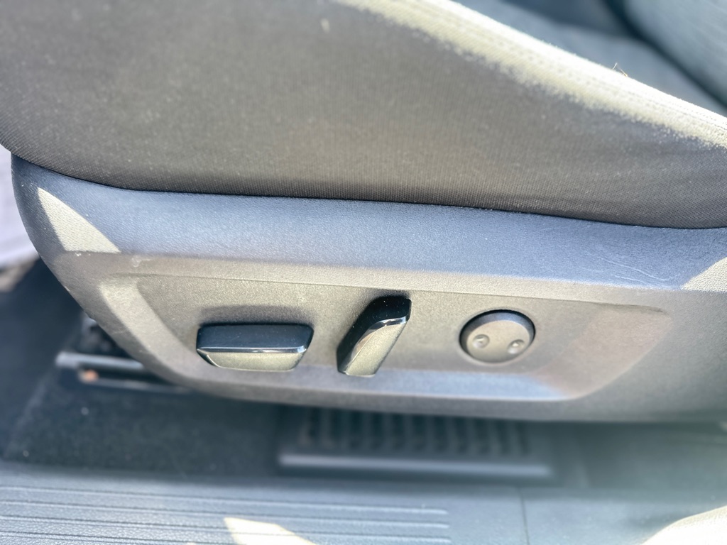 Photo 15 of this NISSAN ROGUE