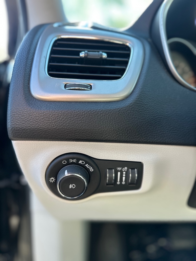 Photo 15 of this JEEP COMPASS