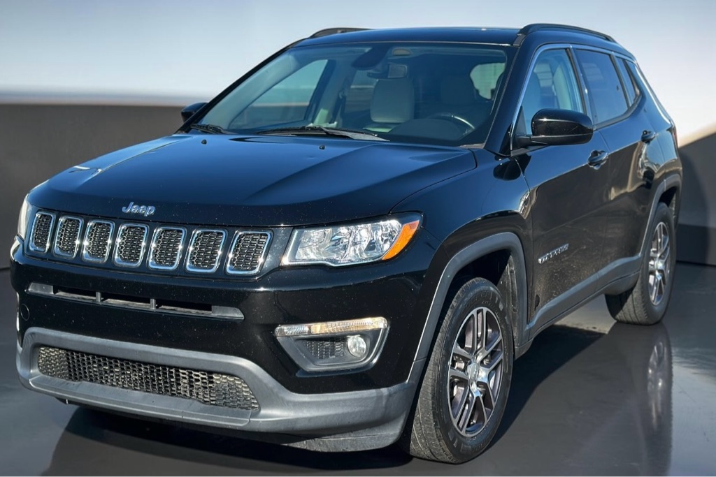 Photo 3 of this JEEP COMPASS