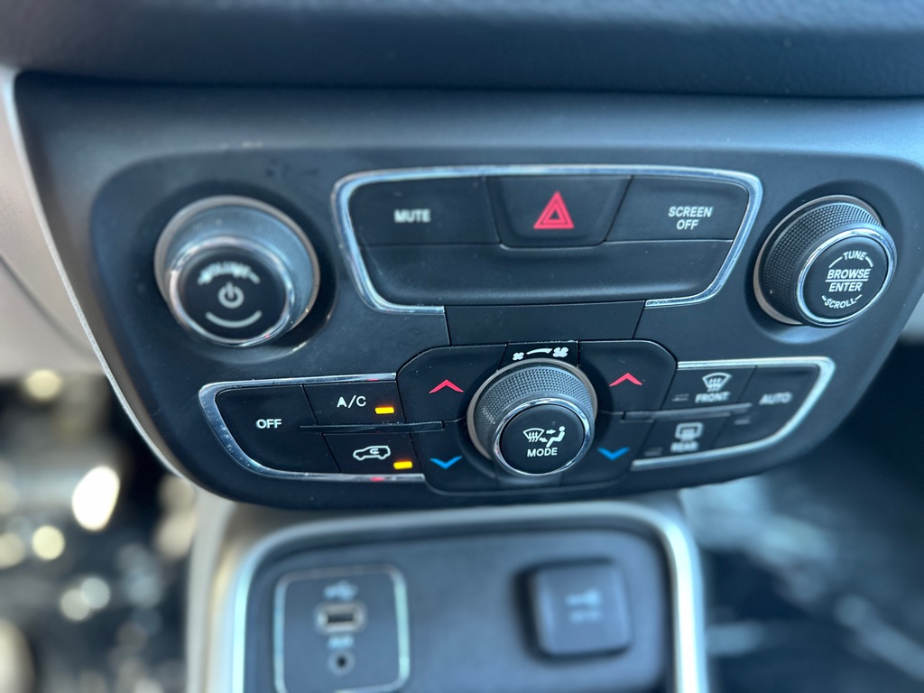Photo 20 of this JEEP COMPASS
