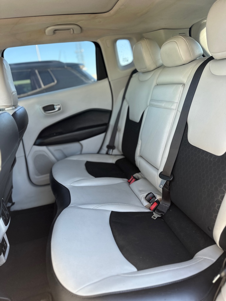 Photo 26 of this JEEP COMPASS