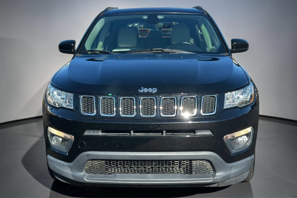 Photo 2 of this JEEP COMPASS