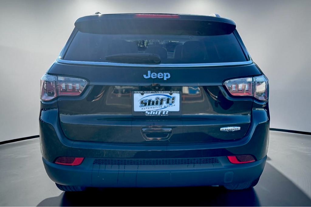 Photo 8 of this JEEP COMPASS