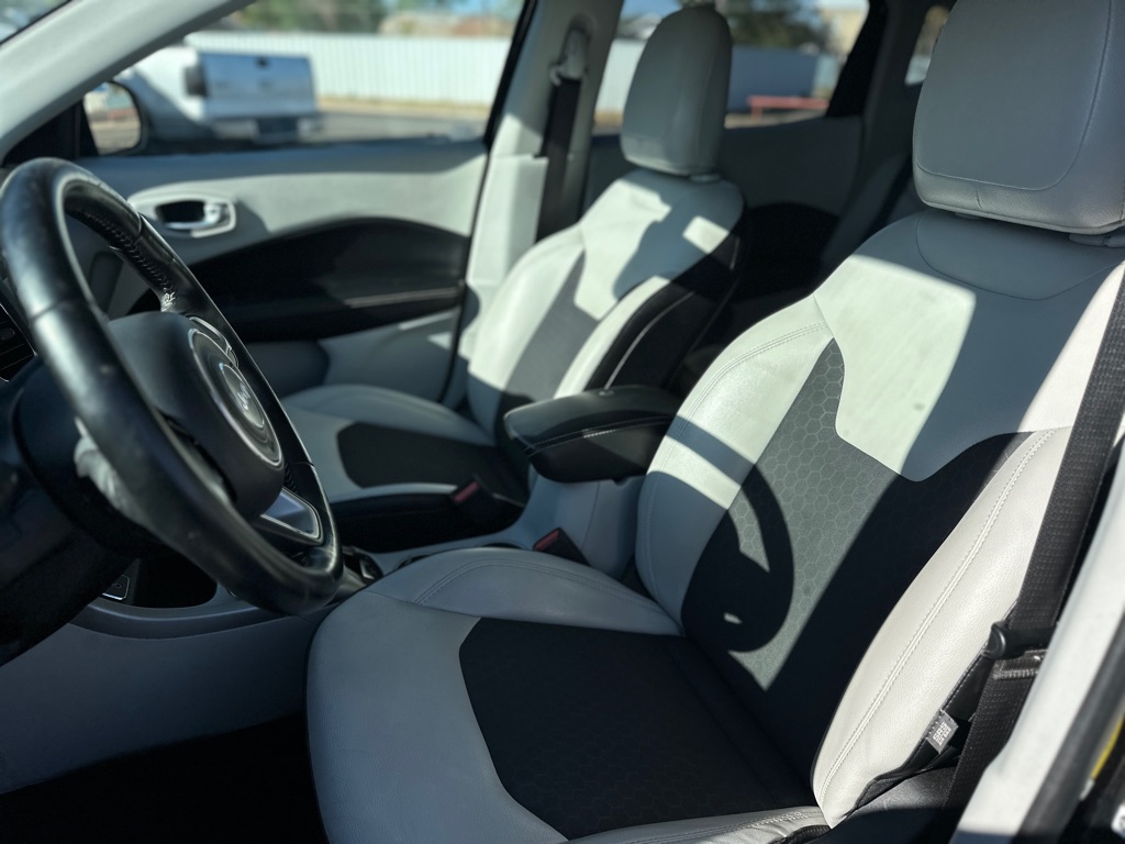 Photo 17 of this JEEP COMPASS