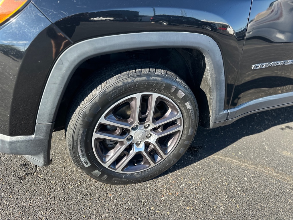 Photo 12 of this JEEP COMPASS