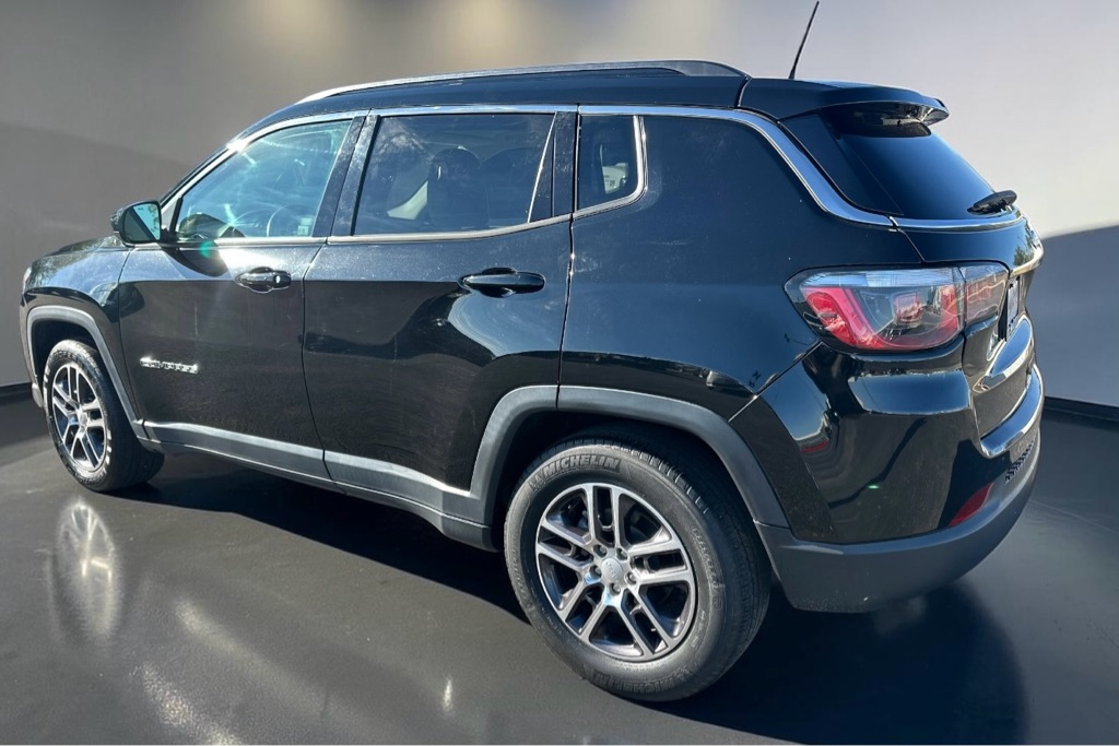 Photo 6 of this JEEP COMPASS