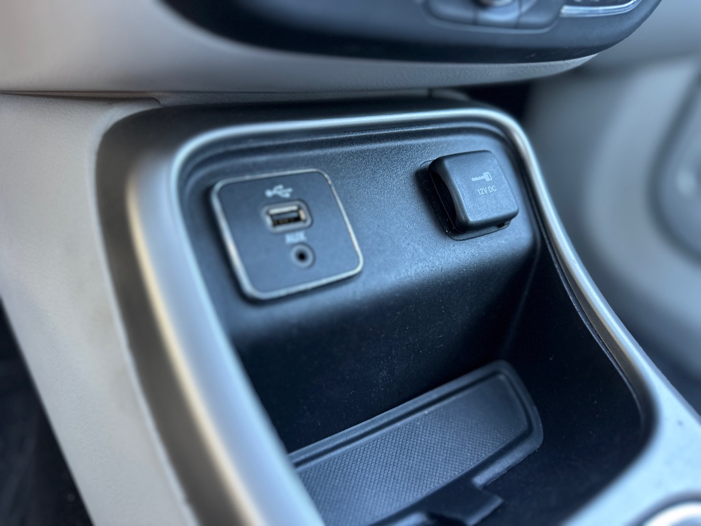 Photo 21 of this JEEP COMPASS