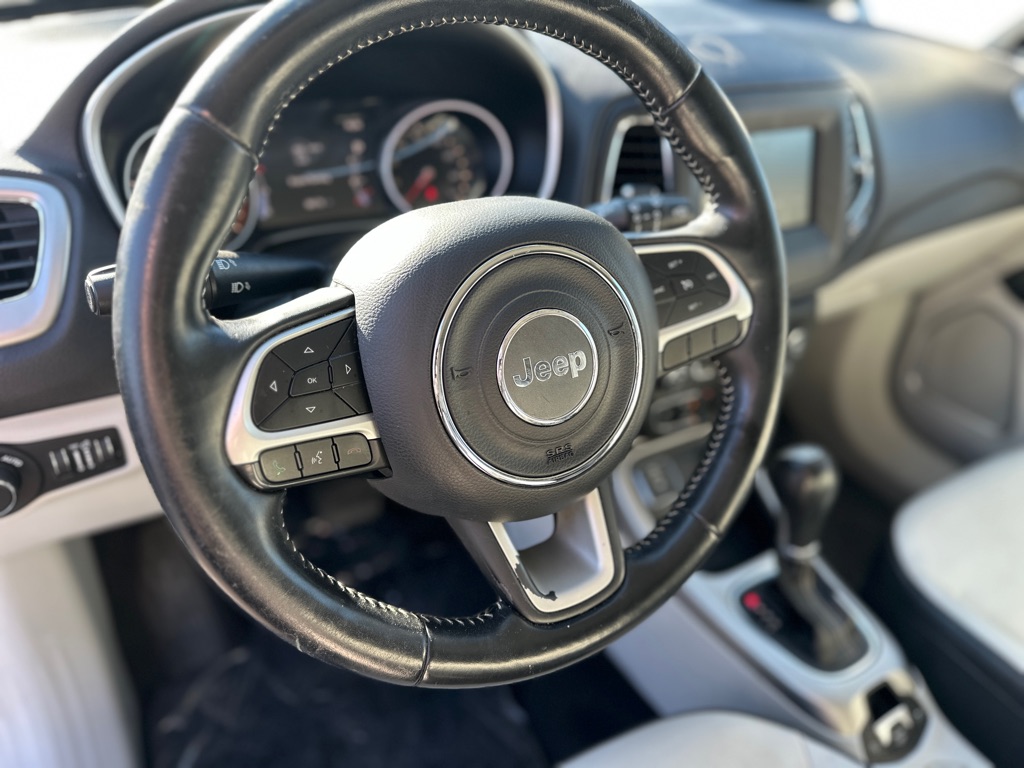 Photo 16 of this JEEP COMPASS