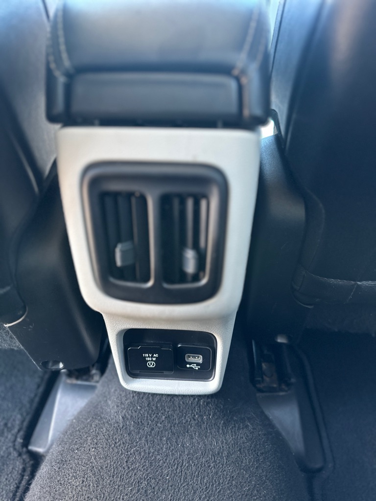 Photo 27 of this JEEP COMPASS