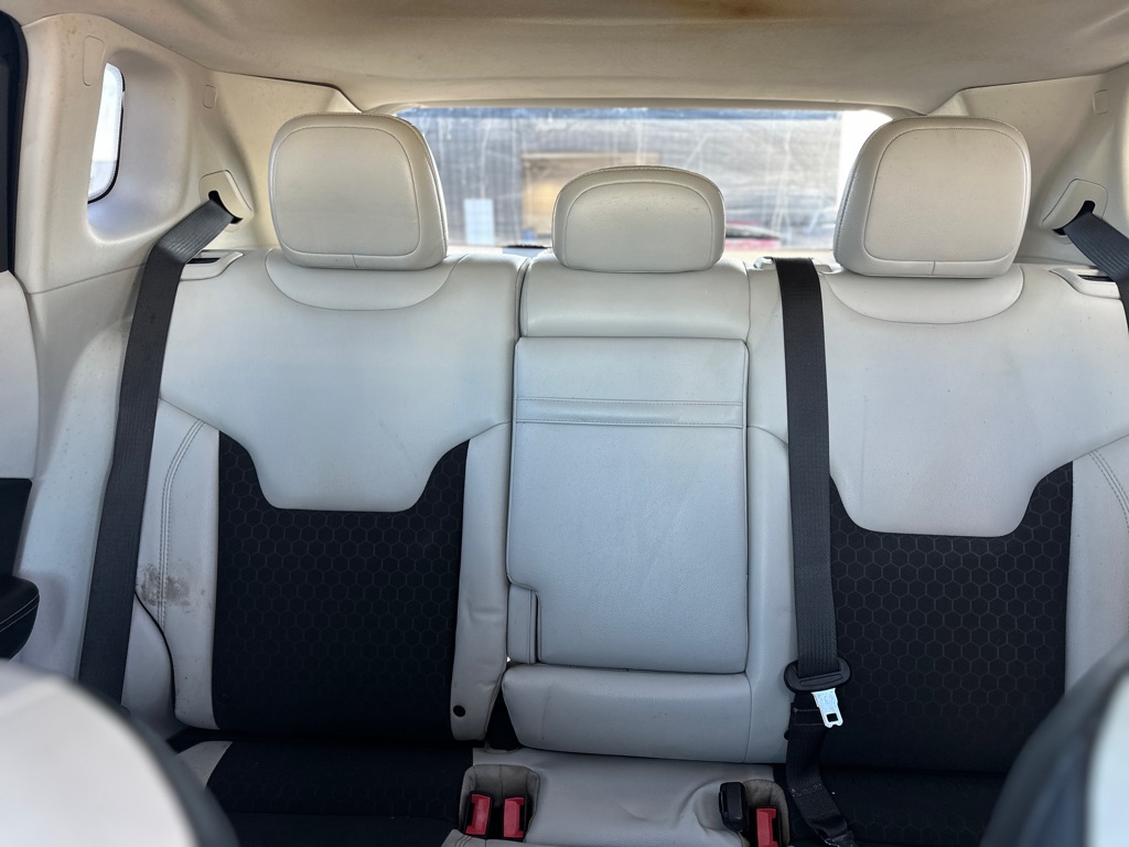 Photo 25 of this JEEP COMPASS