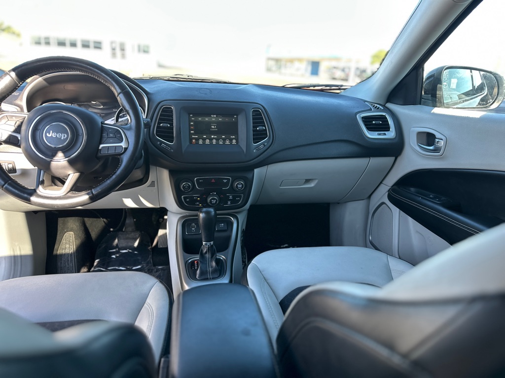 Photo 28 of this JEEP COMPASS