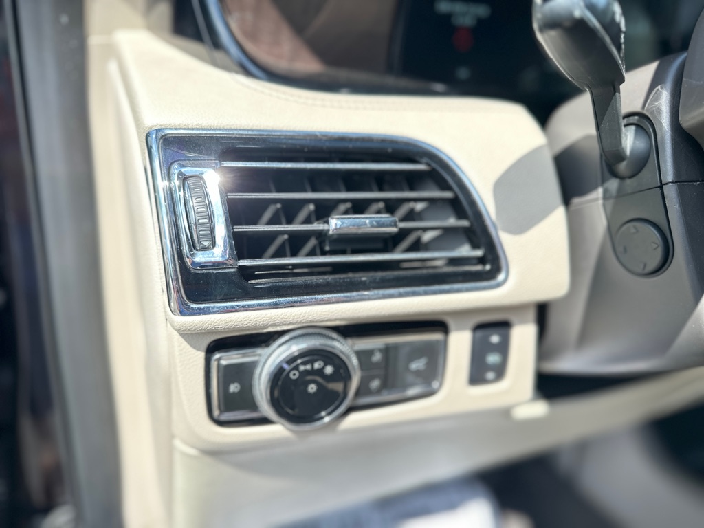 Photo 15 of this LINCOLN NAVIGATOR