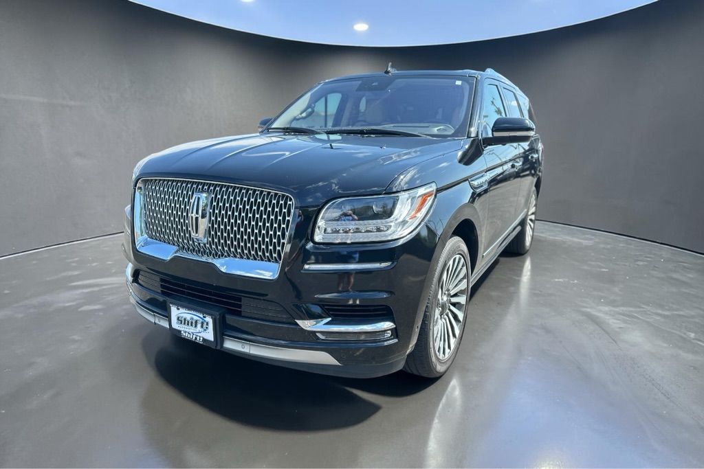 Photo 3 of this LINCOLN NAVIGATOR