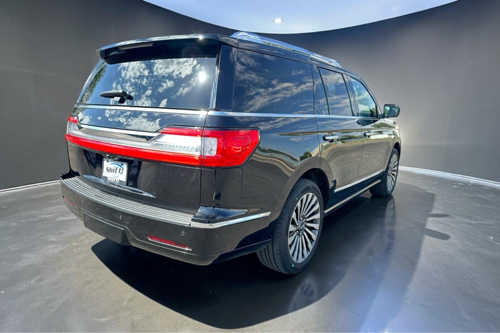 Photo 9 of this LINCOLN NAVIGATOR