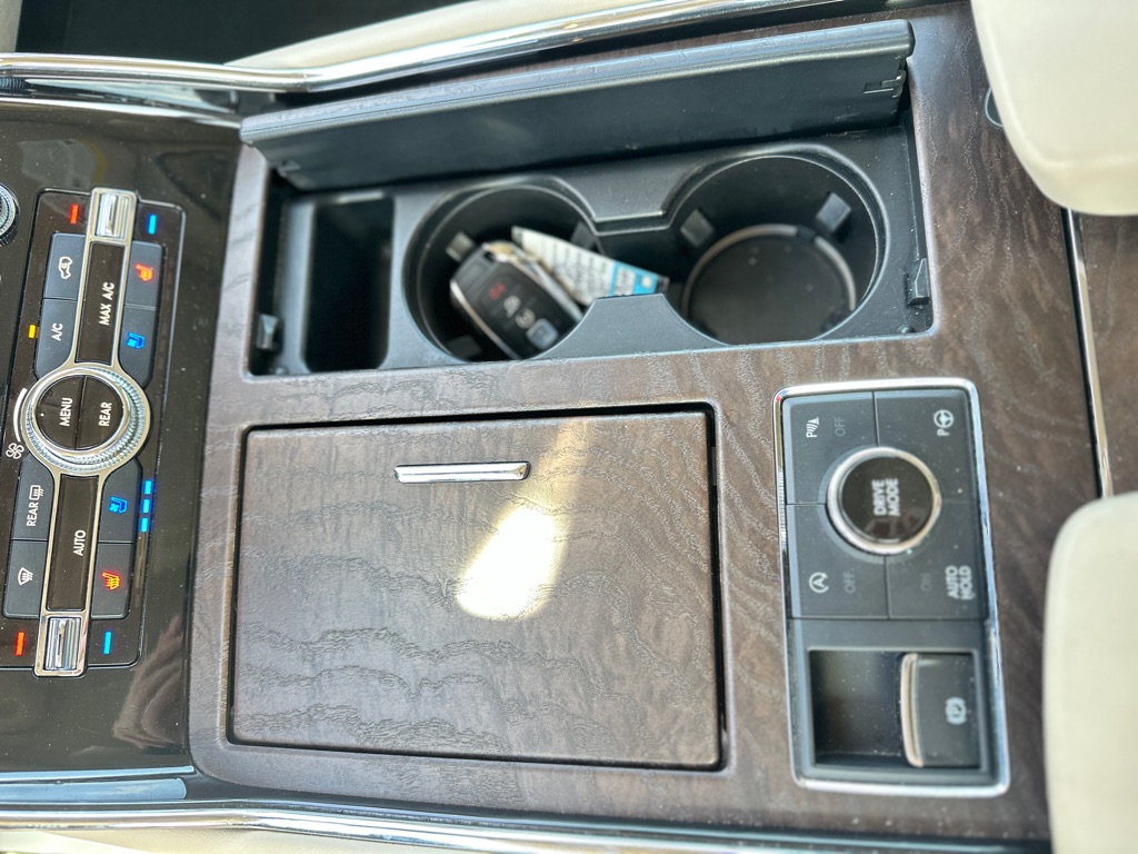 Photo 24 of this LINCOLN NAVIGATOR