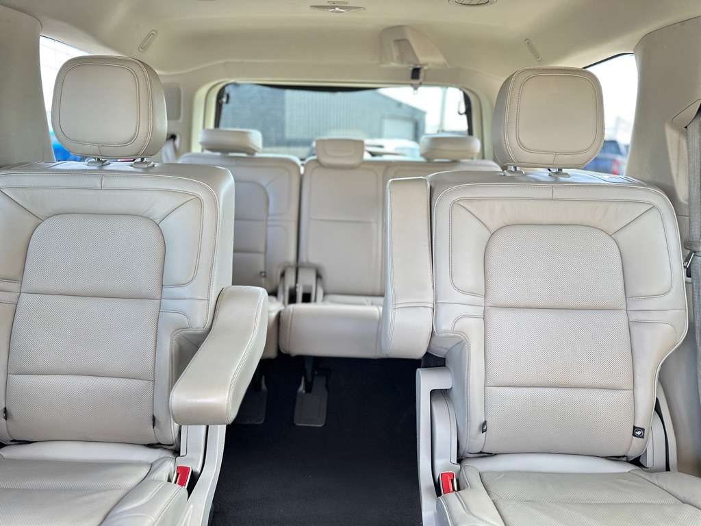 Photo 27 of this LINCOLN NAVIGATOR