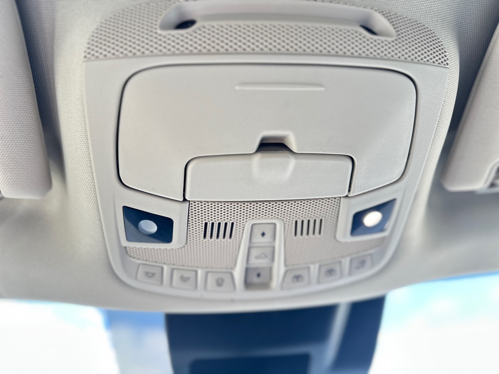 Photo 26 of this LINCOLN NAVIGATOR