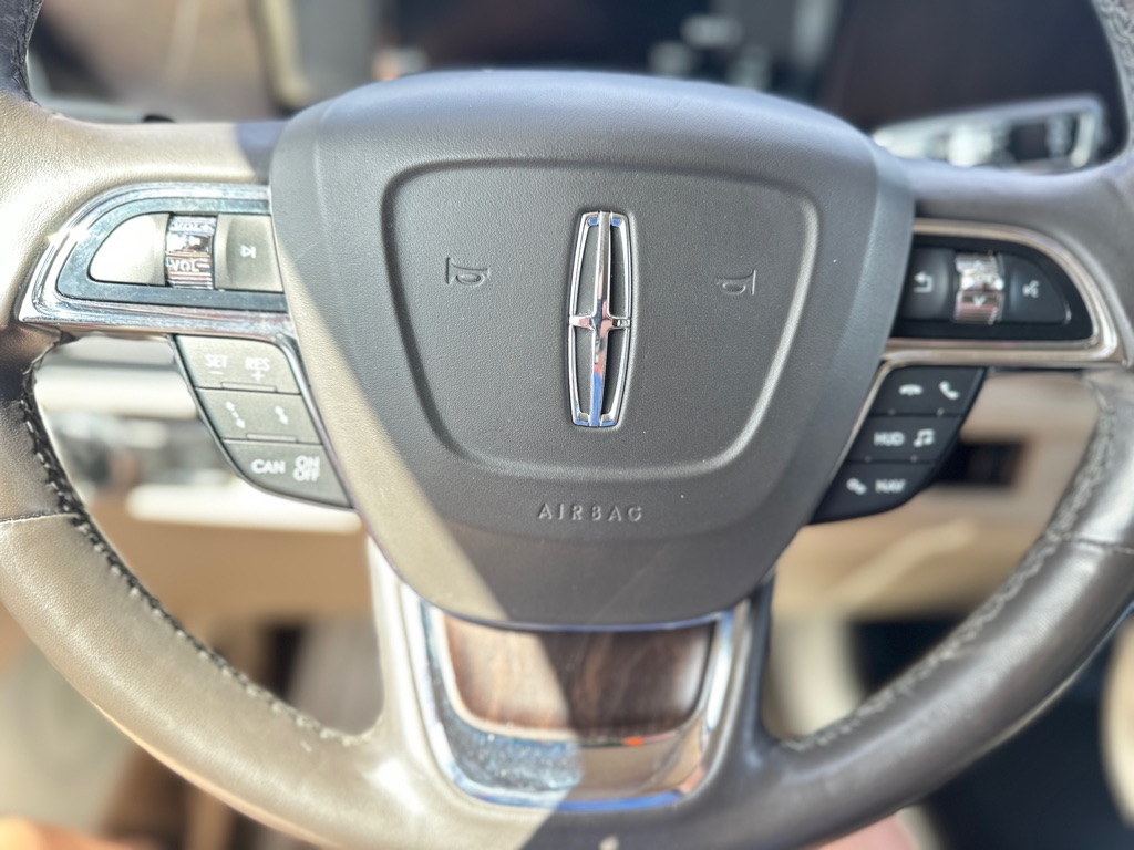 Photo 20 of this LINCOLN NAVIGATOR