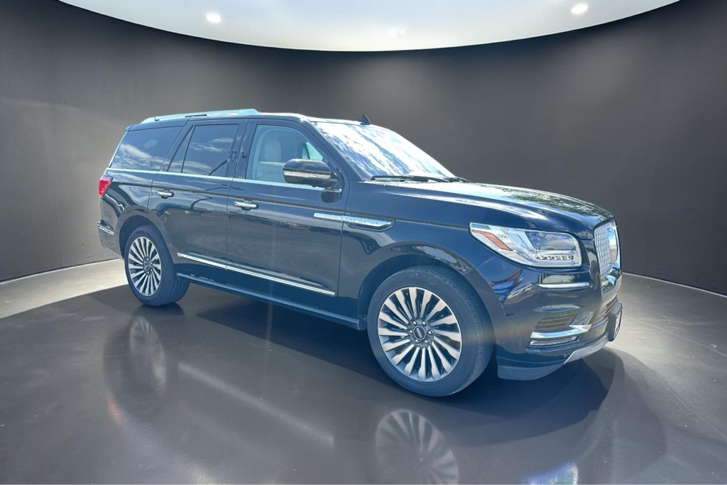 Photo 12 of this LINCOLN NAVIGATOR