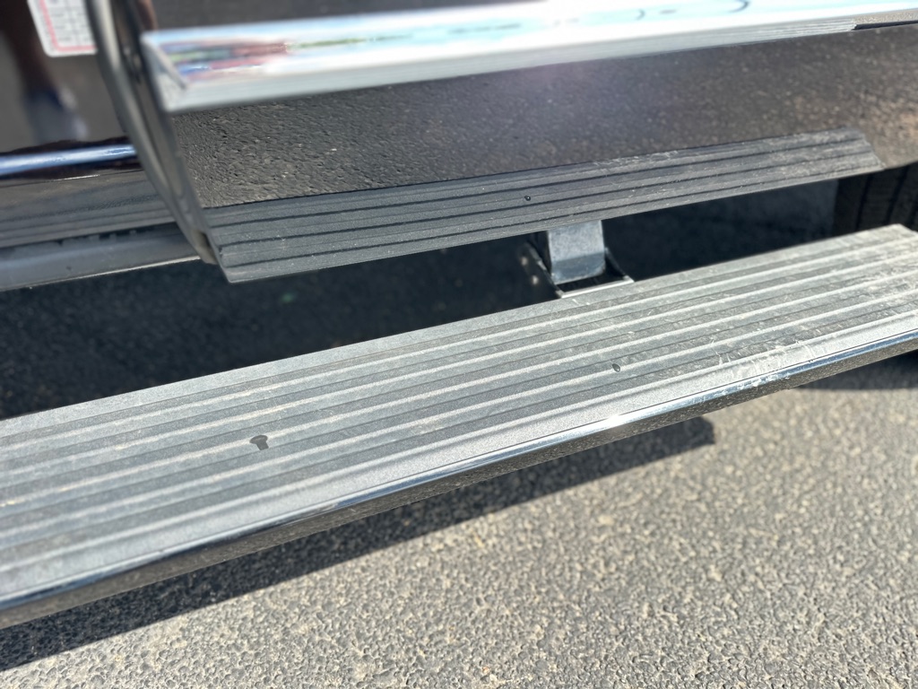 Photo 13 of this LINCOLN NAVIGATOR