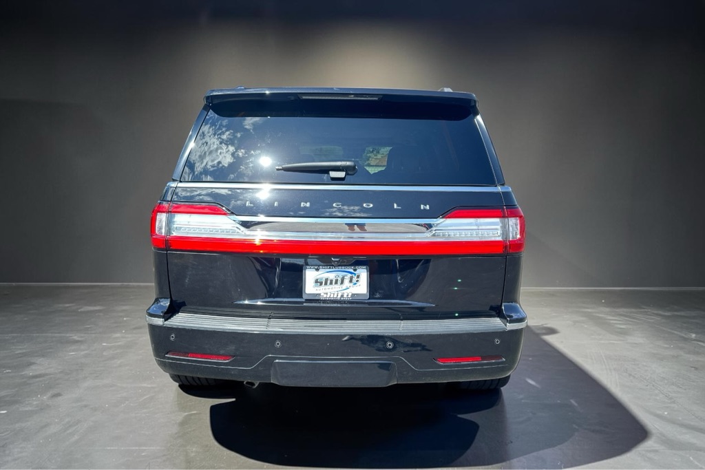 Photo 8 of this LINCOLN NAVIGATOR