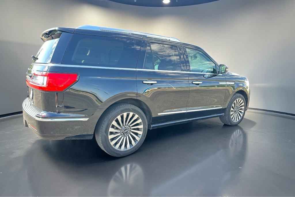 Photo 10 of this LINCOLN NAVIGATOR