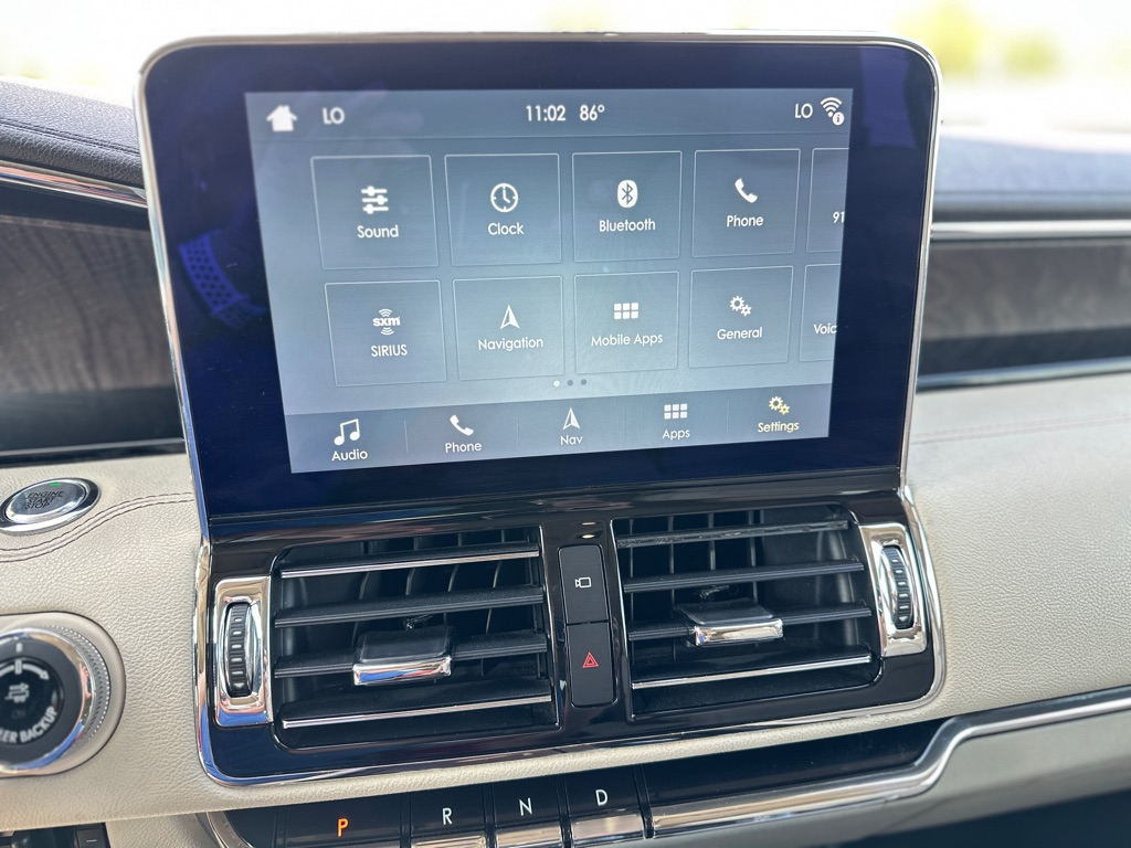 Photo 21 of this LINCOLN NAVIGATOR